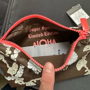 ALOHA Collection Shell Lei Small Pouch New